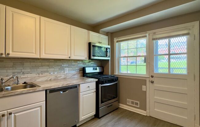 Inviting 3 Bedroom Townhome just off Perring Pkwy in Baltimore!