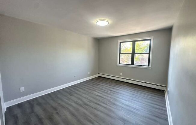 1 bed, 1 bath, 750 sqft, $1,750, Unit Apt 2L