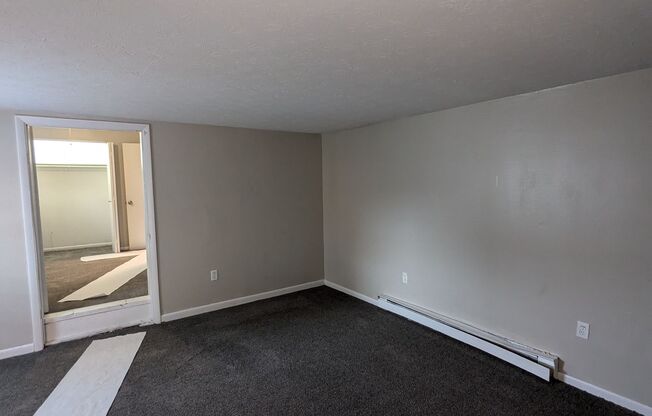 3 beds, 1 bath, 1,100 sqft, $1,050, Unit Unit 10