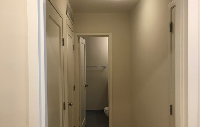 Studio, 1 bath, 440 sqft, $2,432, Unit 0332