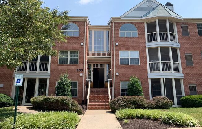 Spacious and Private Condo in The Oaks at Washingtonian Woods