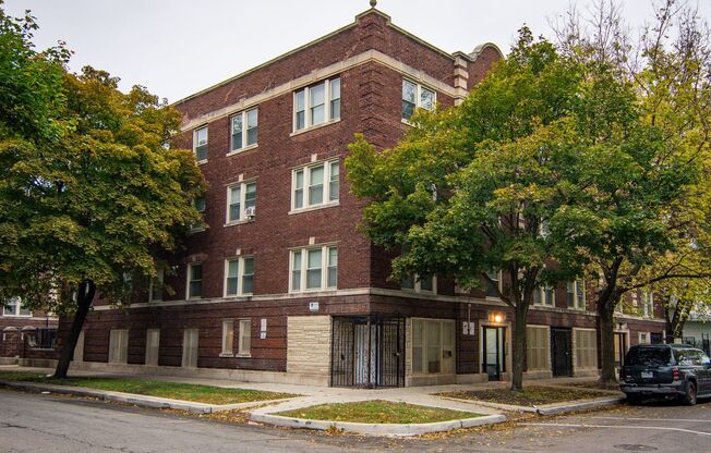 2824 E 78 ST