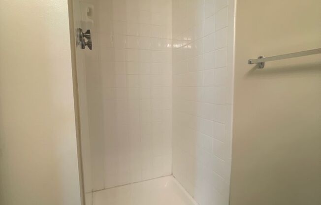 2 beds, 2 baths, 1,000 sqft, $1,975, Unit 14225 #102