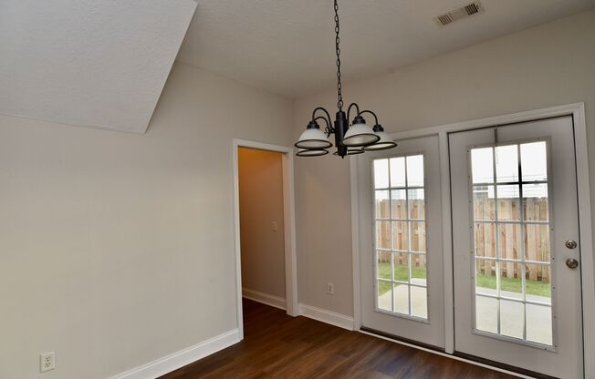 3 Br, 2.5 Ba Townhome In Richmond Hill