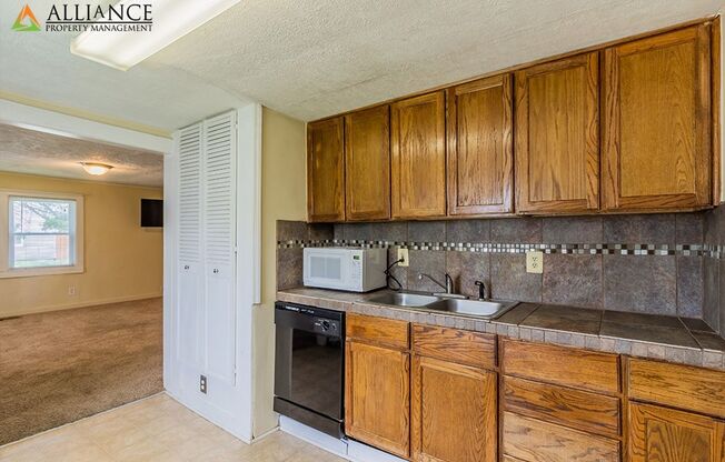 3 beds, 1 bath, $1,250