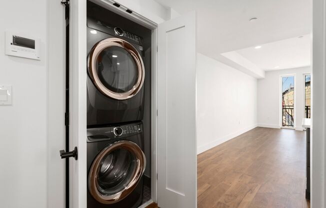 ONE MONTH FREE ON SELECT UNITS | NO BROKER FEE | $1,000 DEPOSIT | NO LAST MONTH'S RENT