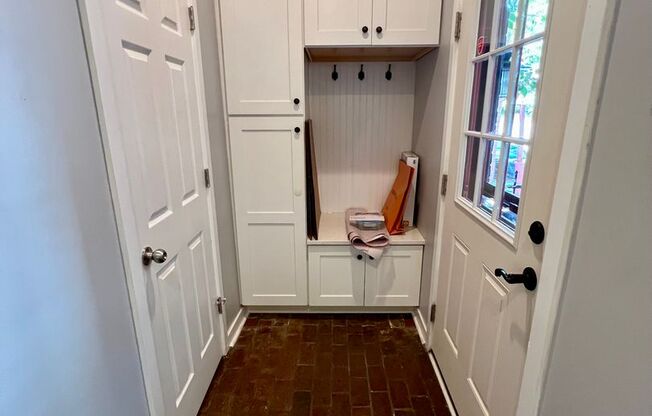 Luxurious 4-Bedroom Townhome in the Heart of Society Hill! Parking Available!