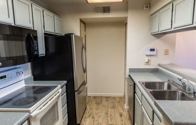 Beautifully updated 2 bed 2 bath townhouse located in Tempe resort-style gated community!