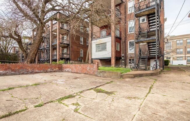 3 beds, 1 bath, $1,600, Unit Kingsland - 2