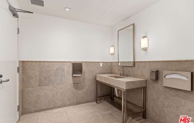 Studio, 1 bath, 388 sqft, $2,200, Unit 522