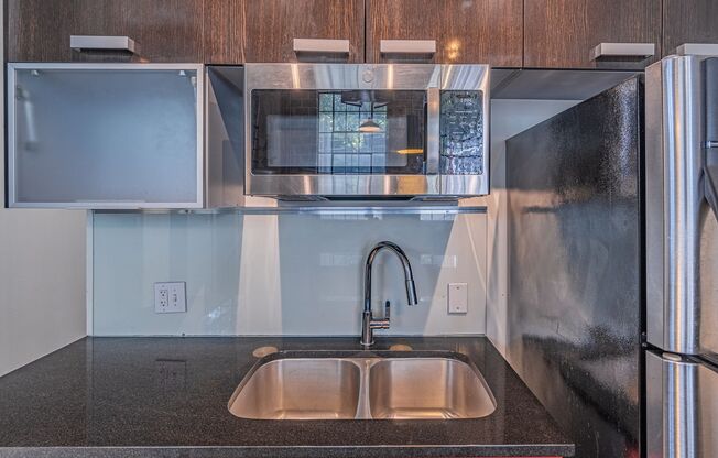 1 bed, 1 bath, $2,200, Unit #16