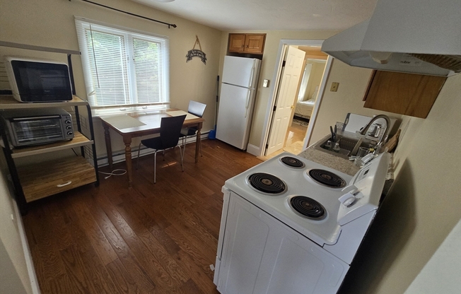 2 beds, 1 bath, 700 sqft, $1,750, Unit 3