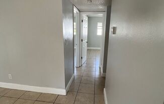 2 beds, 1 bath, 875 sqft, $1,400, Unit C