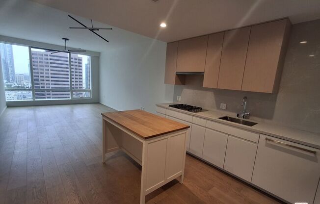1 bed, 1 bath, 852 sqft, $3,500, Unit 2108