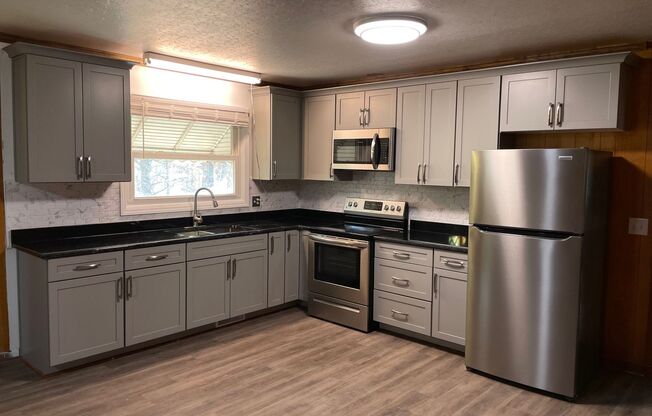 3/4 BED, 1.5 BATH HOME $1400 MONTH, $1400 DEPOSIT!