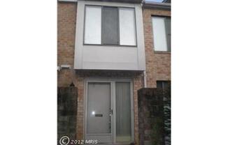 RENOVATED  2 LEVEL TOWNHOUSE WITH UPDATED KITCHEN AND BATHROOM