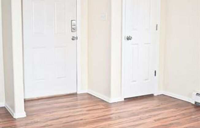 3 beds, 2 baths, 1,090 sqft, $1,595, Unit C