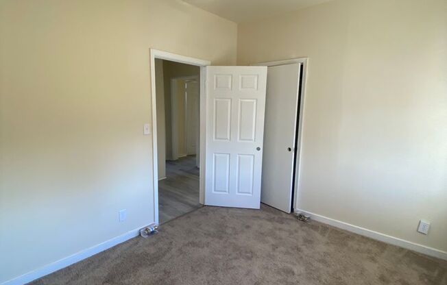 3 beds, 1 bath, 1,010 sqft, $1,225, Unit Hanes Upstairs A