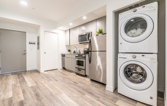 Studio, 1 bath, 405 sqft, $1,295, Unit B002