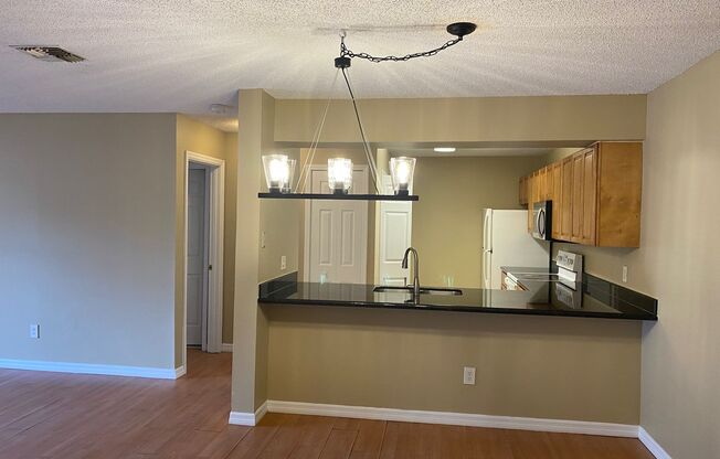 MUST SEE! Great 2/2 Condo in Oxford Square Community!