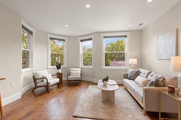 5 beds, 4 baths, 3,498 sqft, $9,900, Unit 2