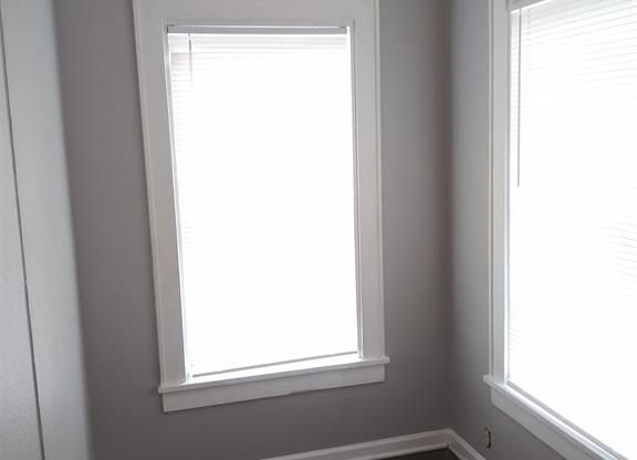 2 beds, 1 bath, 885 sqft, $995, Unit B