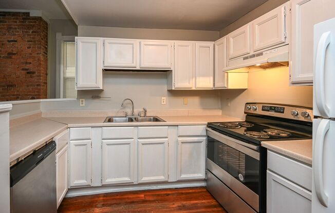 3 beds, 1 bath, $2,295, Unit 2667 1