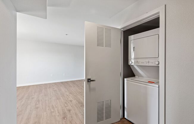 2 beds, 2 baths, 1,100 sqft, $2,799, Unit 401 R