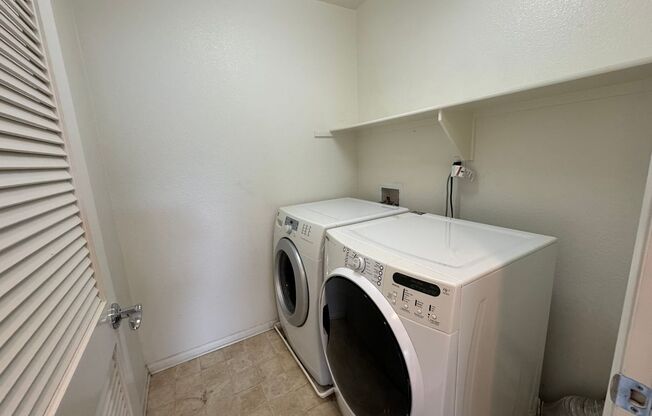Sleek 2-Bed with a Den/Office + Flex Corner Condo with Attached Tandem Garage