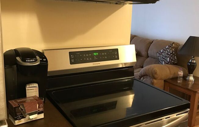 1 bed, 1 bath, 550 sqft, $1,195, Unit 411