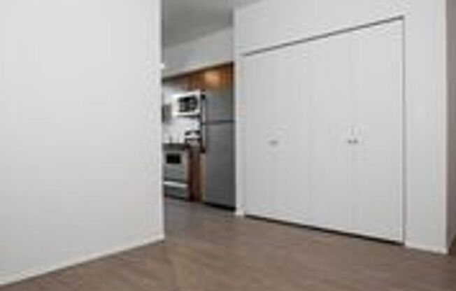 Studio, 1 bath, 329 sqft, $1,463, Unit Unit 102