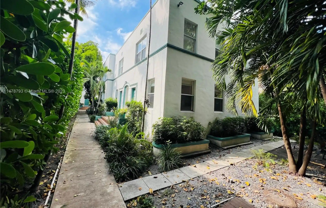 726 MERIDIAN AVE