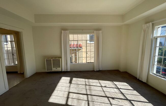 1 bed, 1 bath, 576 sqft, $1,595, Unit 14