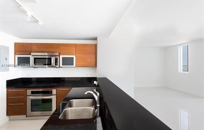 244 Biscayne Blvd # 2102 (A11993883)