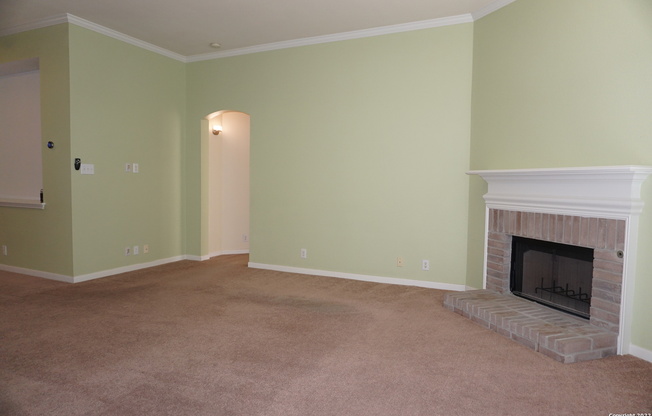 6114 OAKWOOD TRL