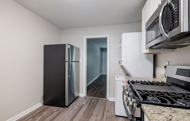 2 beds, 1 bath, 850 sqft, $1,350, Unit 26-C1