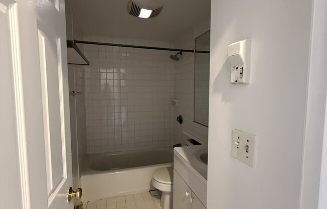 2 beds, 1 bath, $3,600, Unit 3