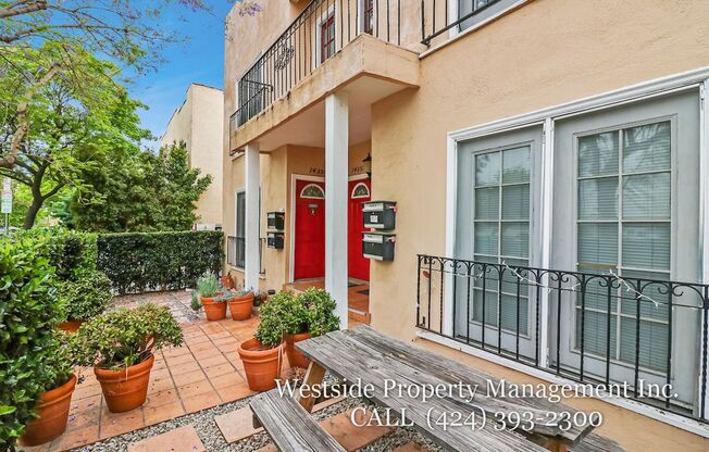 1435-1437 1/2 N. Las Palmas Ave.