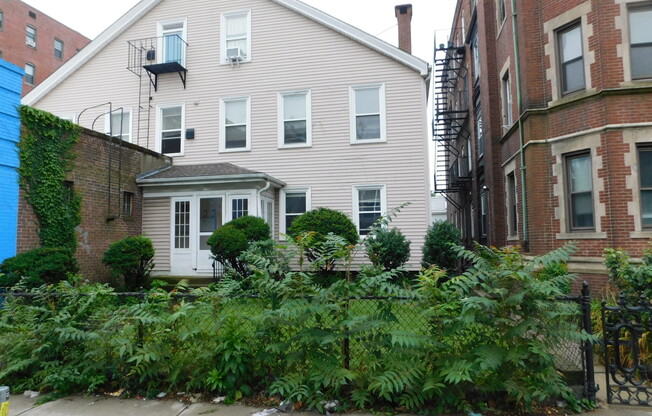 898 MASSACHUSETTS AVE