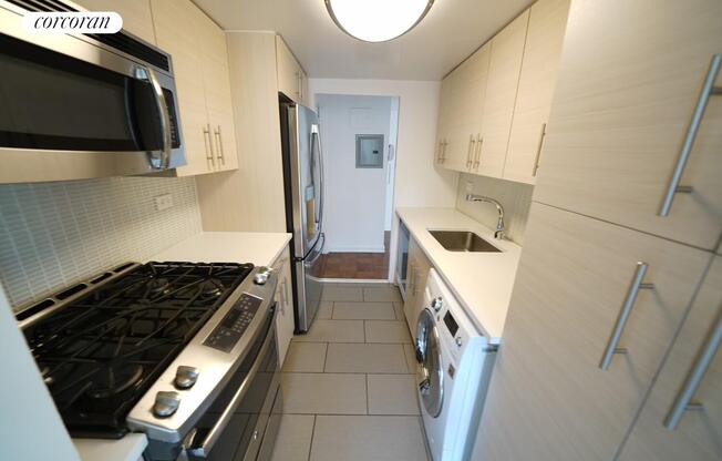 444 E 82 ST