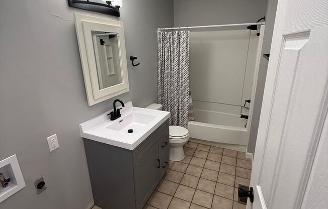 2 beds, 1.5 baths, 928 sqft, $1,085, Unit Unit 402