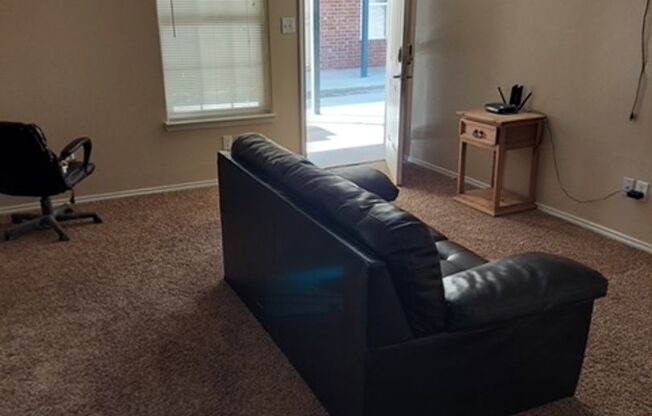 3 beds, 2 baths, 1,200 sqft, $1,750, Unit 1405 C