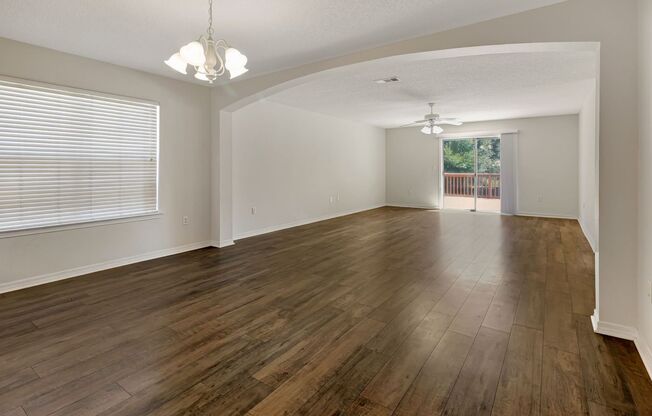 Beautiful Home with Open Floor Plan in a Prime Location!