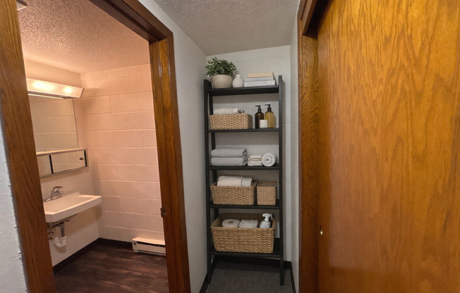 Studio, 1 bath, 500 sqft, $650, Unit 106