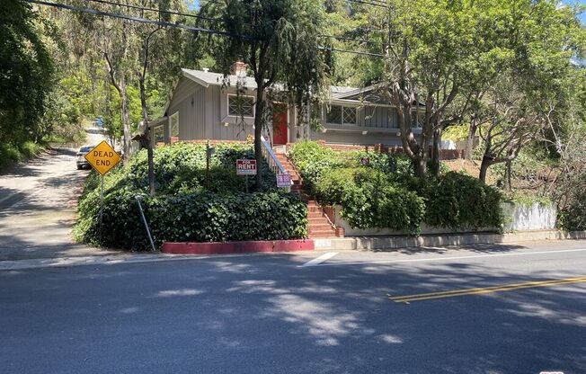 1712 BENEDICT CYN DR