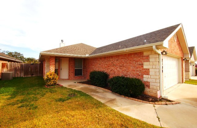 3 beds, 2 baths, $1,400