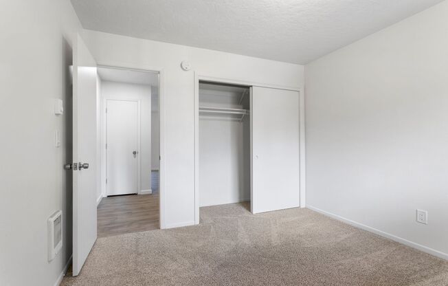 2 beds, 1 bath, 820 sqft, $1,595, Unit 17