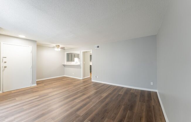 2 beds, 1 bath, 886 sqft, $1,125, Unit 421-25
