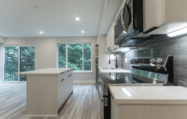665 N 35 ST