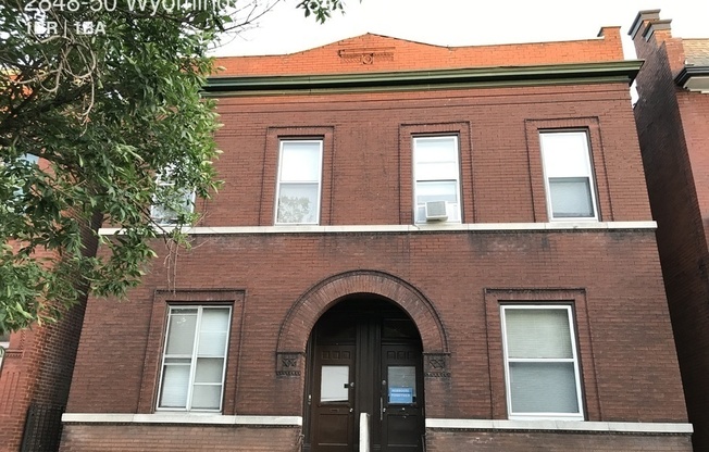 1 bed, 1 bath, 1,155 sqft, $850, Unit 2848 Wyoming Apt 1F